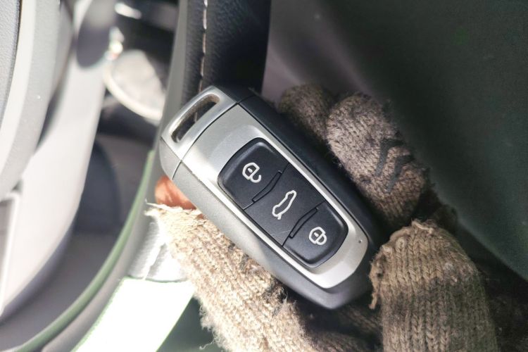 吉利银河 2024款 熊猫mini 200km 耐力熊中控内饰7001