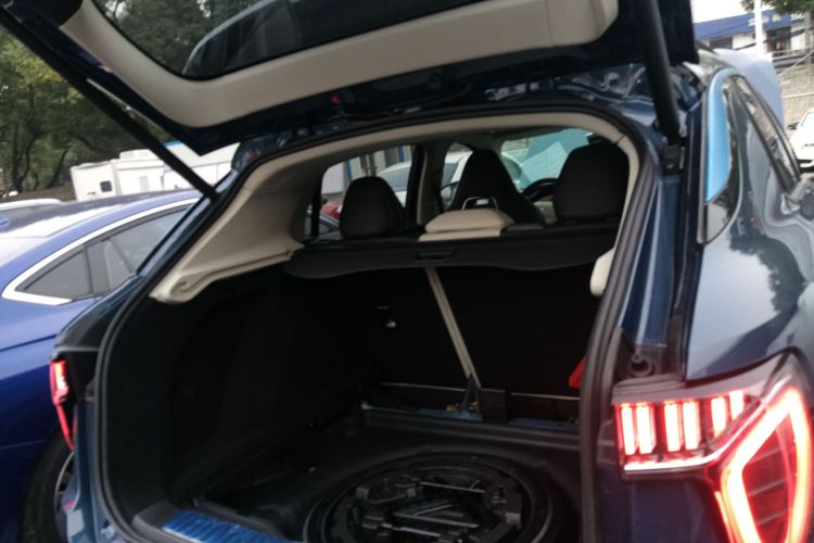 领克01 2021款 2.0TD 两驱耀Pro机舱底盘23