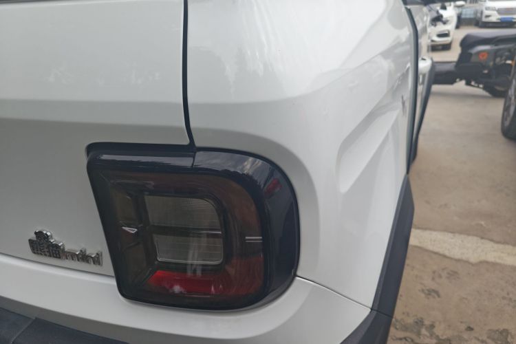 吉利银河 2024款 200km 熊猫骑士车身外观9