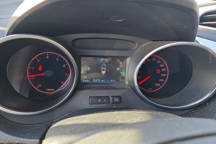 比亚迪 元 2016款 1.5L 手动尊贵型中控内饰14