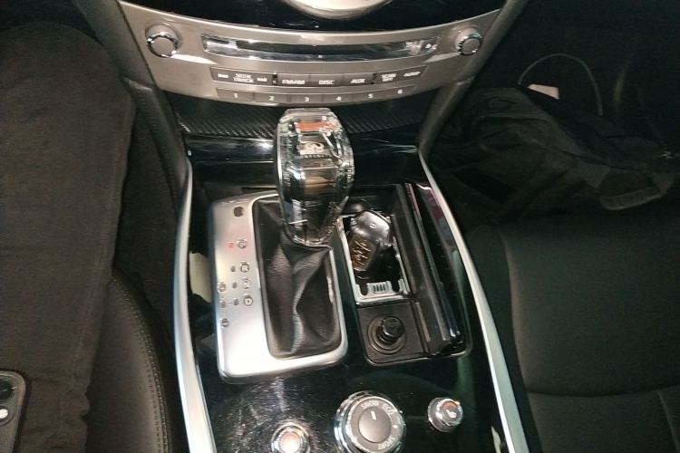 英菲尼迪Q70 2017款 Q70L 2.5L 精英版局部细节18