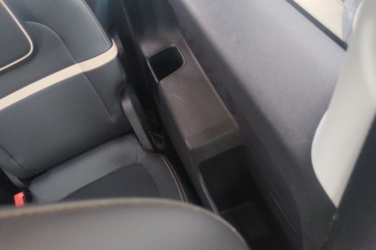 宝骏KiWi EV 2022款 设计师轻享版 三元锂中控内饰7008