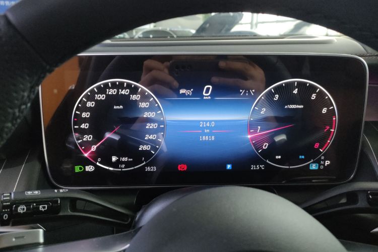 奔驰GLC 2023款 改款 GLC 300 L 4MATIC 豪华型 7座中控内饰14