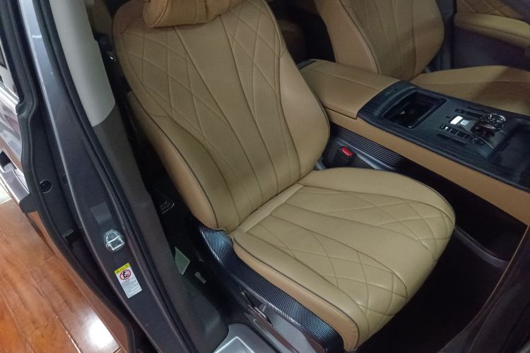 腾势D9 2022款 DM-i 970 四驱尊荣型局部细节41