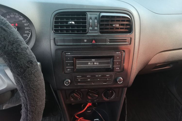 大众 Polo 2016款 1.4L 自动风尚型中控内饰16