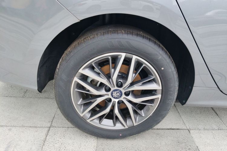 比亚迪 秦PLUS 2023款 冠军版 DM-i 120KM卓越型车身外观6008