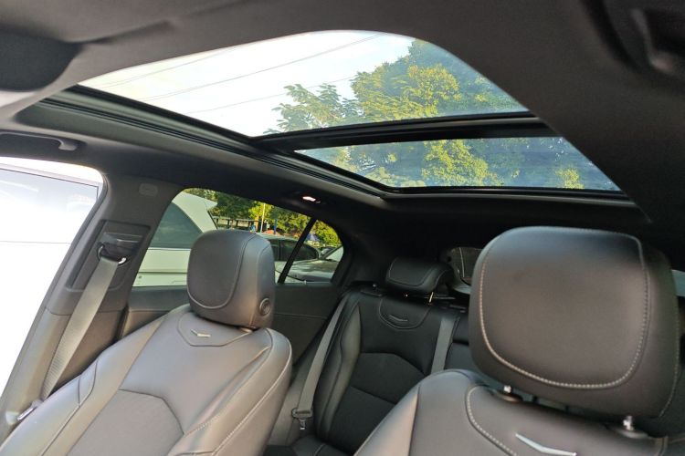 凯迪拉克XT4 2022款 28T 两驱风尚型中控内饰22