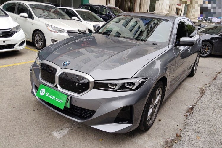 宝马i3 2022款 eDrive 35 L车身外观1