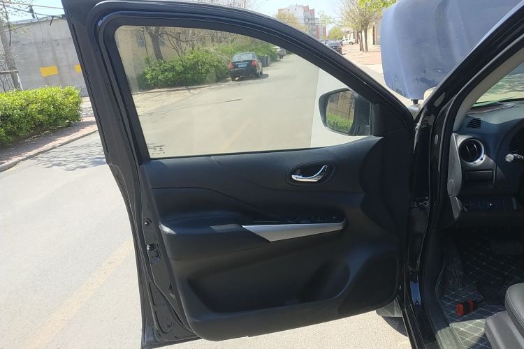 日产 纳瓦拉 2017款 2.5L自动两驱豪华版QR25中控内饰7007