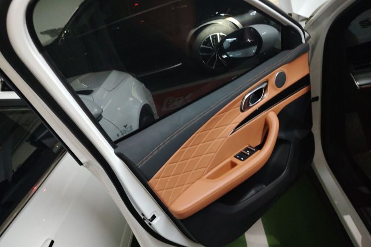 哪吒汽车 哪吒L 2024款 增程 220 闪充版中控内饰7007