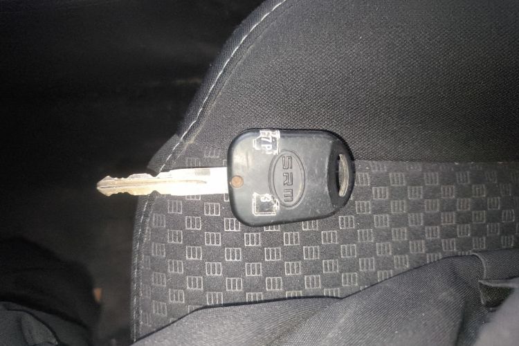 金杯 金海狮M经典 2022款 1.5L 工程狮客车 6座中控内饰11