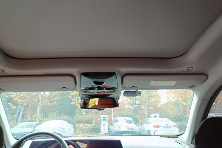 宝马2系 2025款 225L M运动曜夜套装中控内饰22