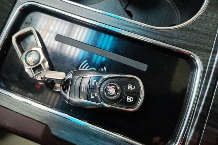 别克GL8 2022款 Avenir艾维亚 六座贤礼版中控内饰11