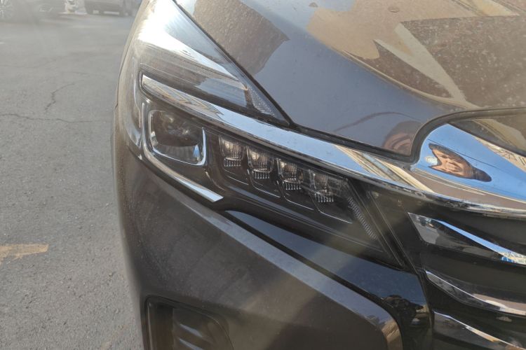 别克GL8 2023款 陆上公务舱 舒适型车身外观8