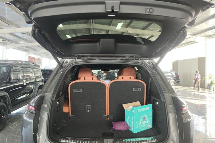 理想汽车 理想L8 2023款 Air机舱底盘23