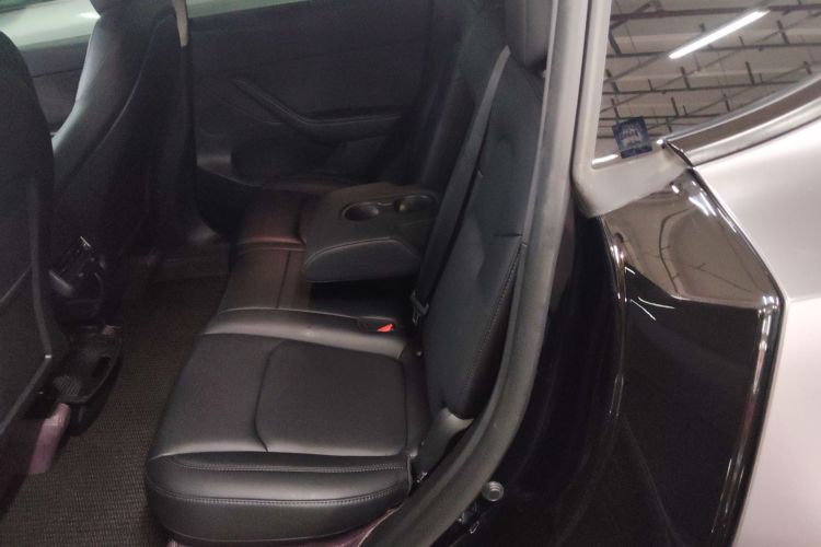 特斯拉 Model Y 2023款 后轮驱动版中控内饰21