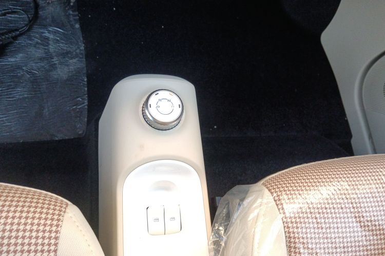 五菱汽车 宏光MINIEV 2024款 第三代 215km 青春版中控内饰18