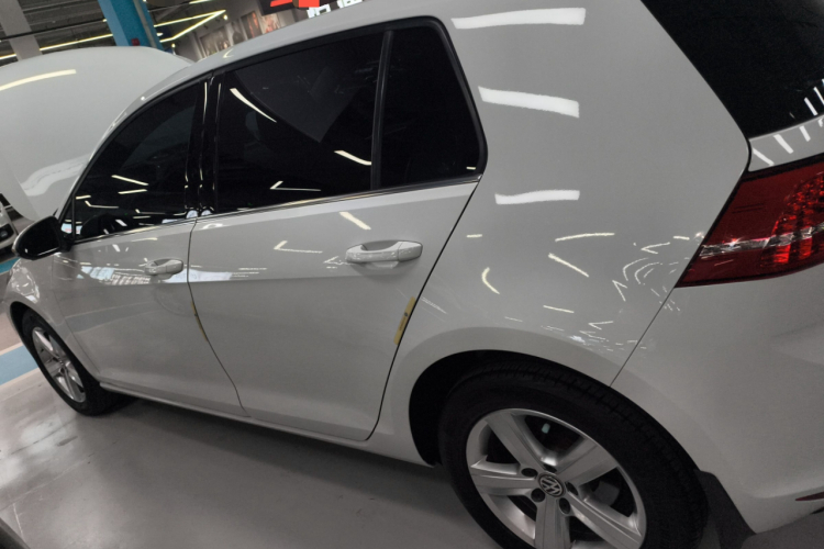 大众 高尔夫 2016款 230TSI 自动舒适型车身外观4