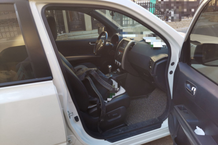 日产 奇骏 2012款 2.5L CVT豪华版 4WD局部细节9005