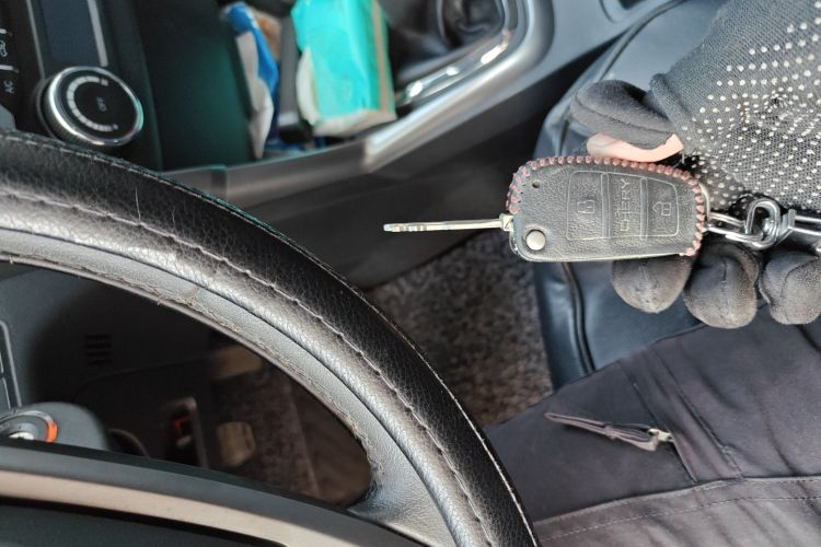 奇瑞 瑞虎3 2015款 1.6L 手动智尚纪念版中控内饰11