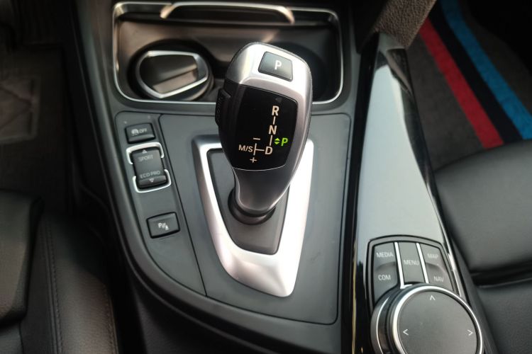 宝马3系 2018款 318Li中控内饰18