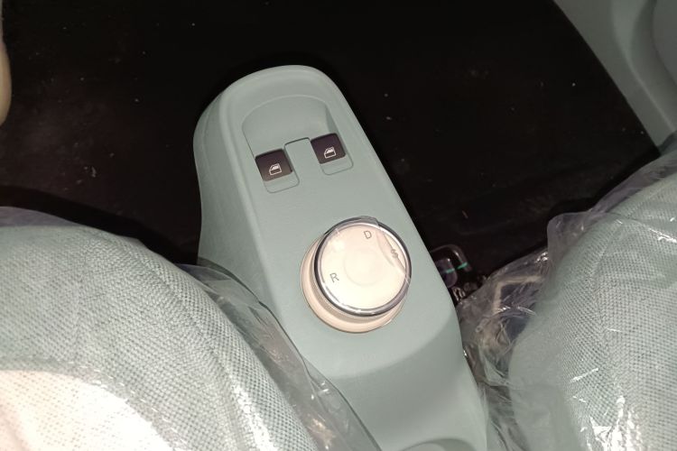 凌宝汽车 凌宝uni 2025款 微甜版 11.52kWh中控内饰18