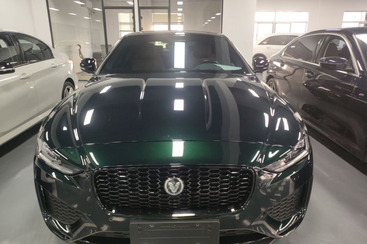 捷豹XEL 2024款 2.0T 250PS R-DYNAMIC S耀黑运动版车身外观2