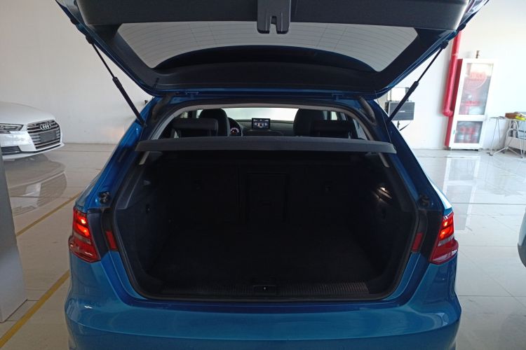 奥迪A3 2016款 Sportback 35 TFSI 进取型机舱底盘23