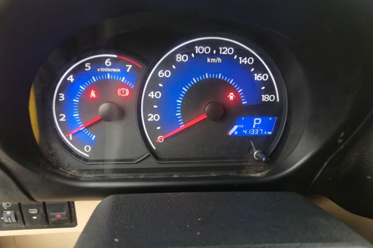 吉利汽车 熊猫经典 2014款 CROSS 1.5L 自动精英型中控内饰15