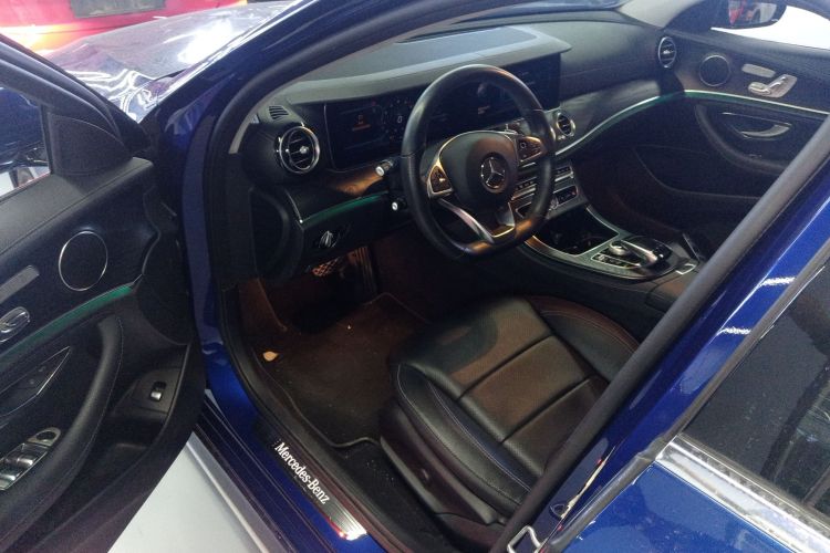 奔驰E级 2018款 E 300 L 运动豪华型中控内饰7003
