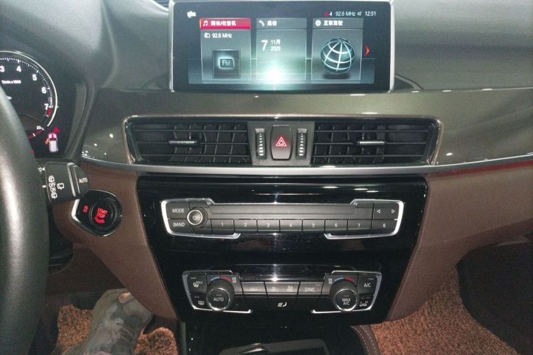 宝马X1 2019款 xDrive20Li 尊享型中控内饰16