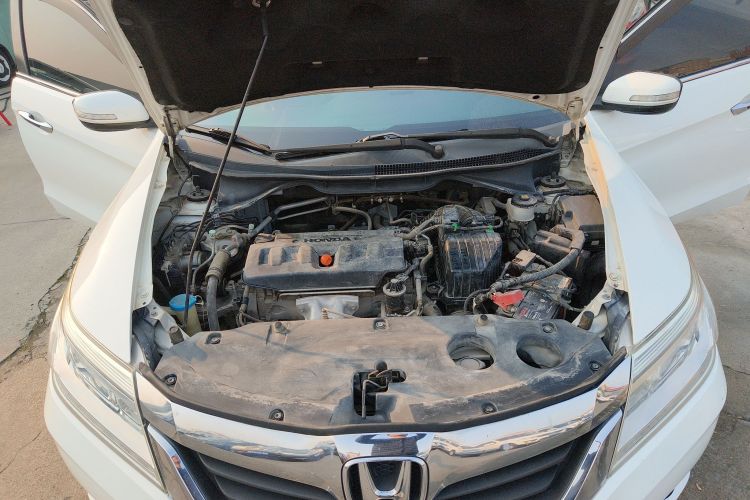 本田 凌派 2015款 1.8L 自动豪华版机舱底盘24