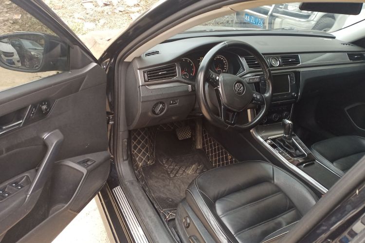 大众 帕萨特 2017款 330TSI DSG尊荣版中控内饰20