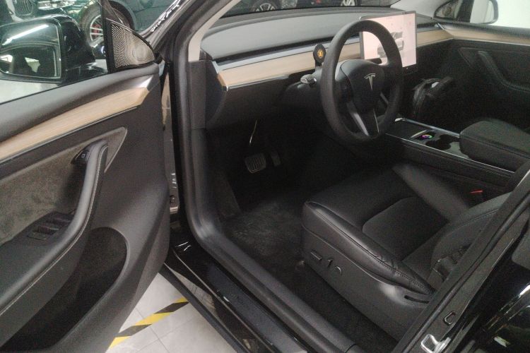 特斯拉 Model Y 2022款 后轮驱动版中控内饰20