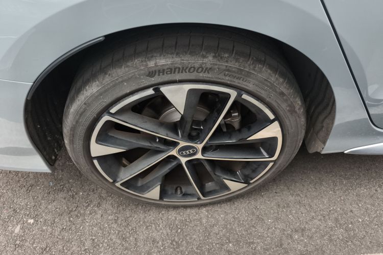 奥迪A3 2025款 A3L Limousine 35TFSI 飞驰尊享型车身外观6008