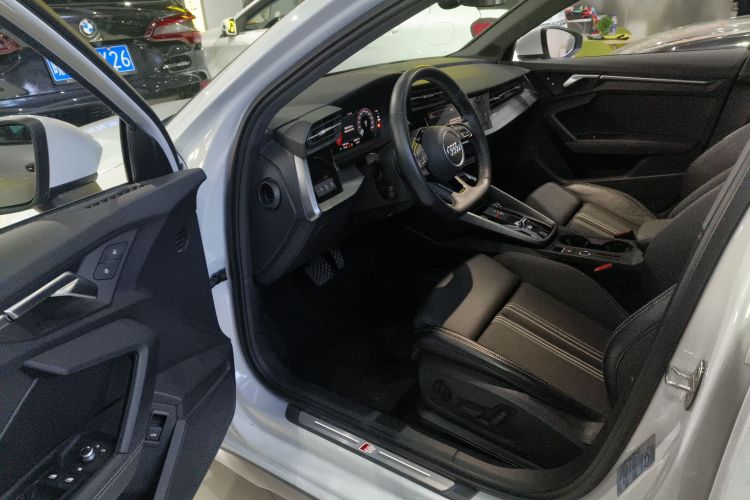 奥迪A3 2021款 A3L Limousine 35 TFSI 时尚运动型中控内饰7003