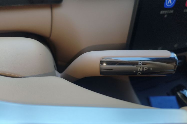 蓝电E5 PLUS 2026款 165km 长续航先享版Ultra 7座中控内饰18