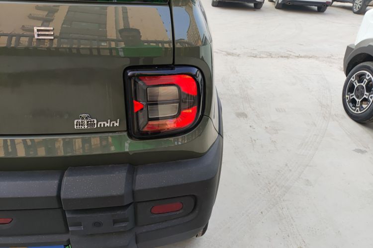 吉利银河 2025款 210km 熊猫骑士车身外观9