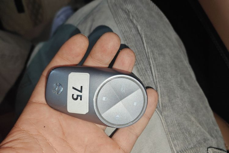 蔚来ES8 2020款 580KM 六座版中控内饰11