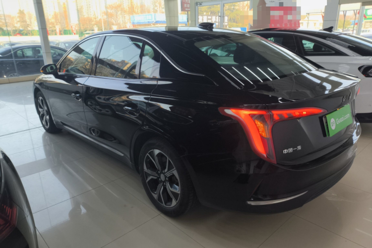 红旗E-QM5 2023款 改款 基础出行版车身外观4