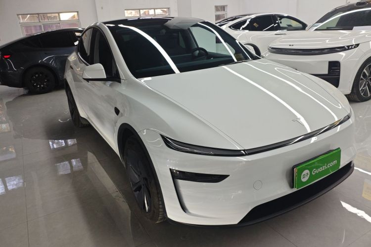特斯拉 Model Y 2025款 长续航全轮驱动 首发版车身外观3