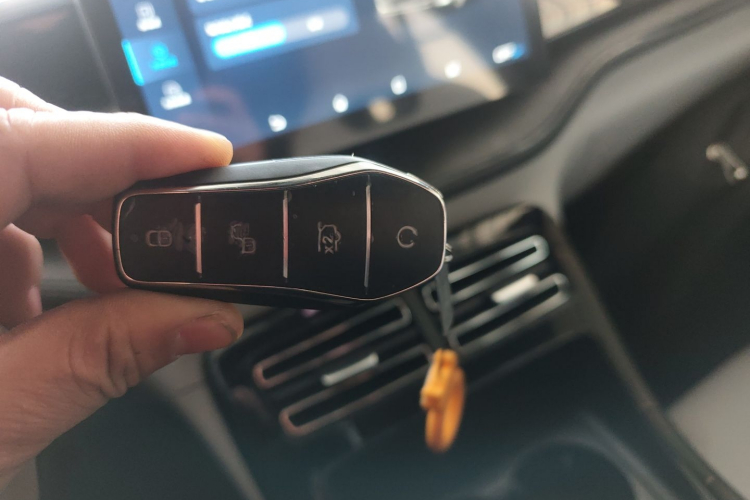 比亚迪 秦PLUS 2024款 荣耀版 DM-i 55KM领先型中控内饰7001