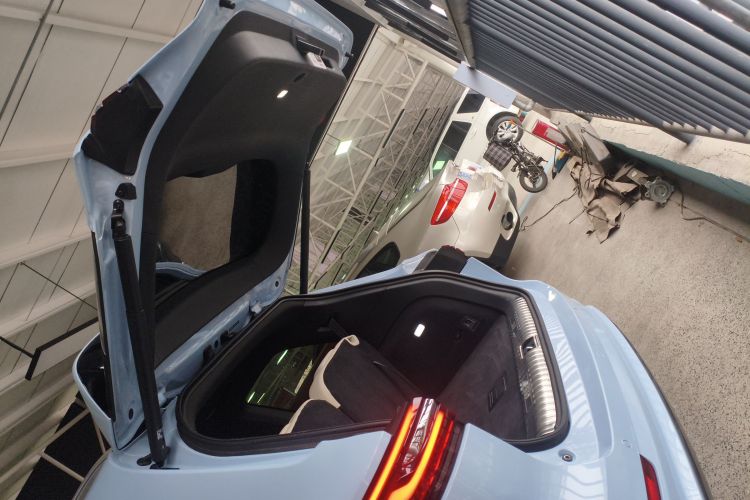 理想汽车 理想ONE 2020款 增程6座版机舱底盘23