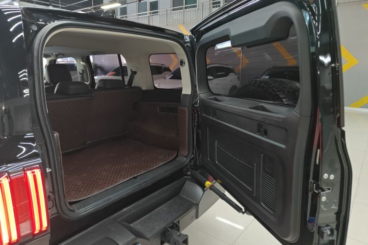 坦克300 2023款 越野版 2.0T 挑战者机舱底盘23