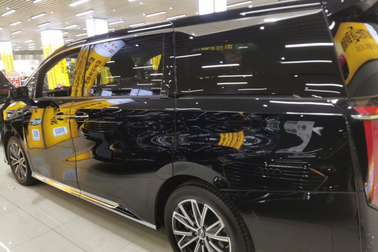 广汽传祺 传祺M8 2024款 大师系列 400T 尊贵版车身外观6003