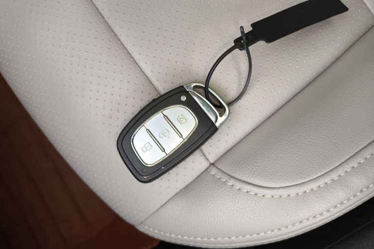 北汽幻速S5 2017款 1.3T 手动尊贵型中控内饰11