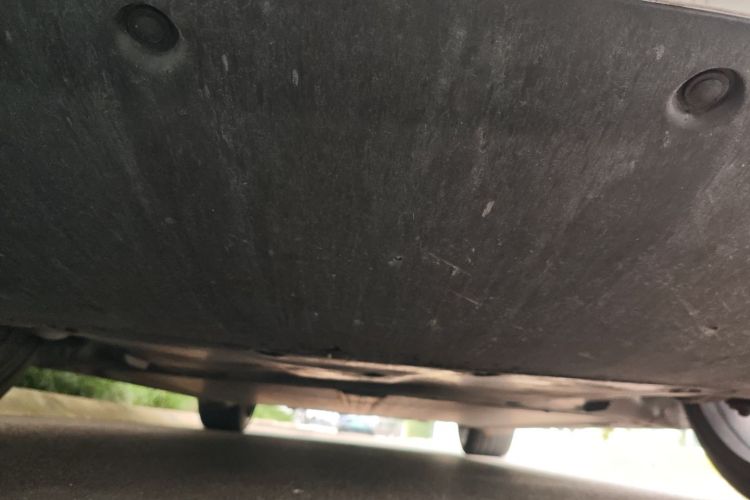 特斯拉 Model Y 2024款 Performance高性能版局部细节9008