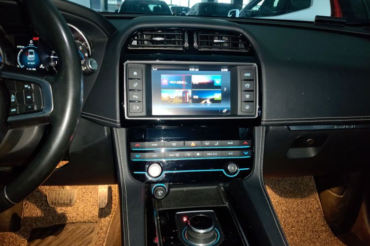 捷豹F-PACE 2016款 3.0 SC 四驱R-Sport运动版局部细节16