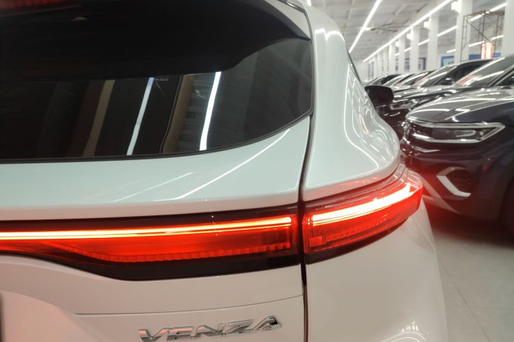 丰田 威飒 2023款 2.0L CVT两驱尊贵版车身外观6006