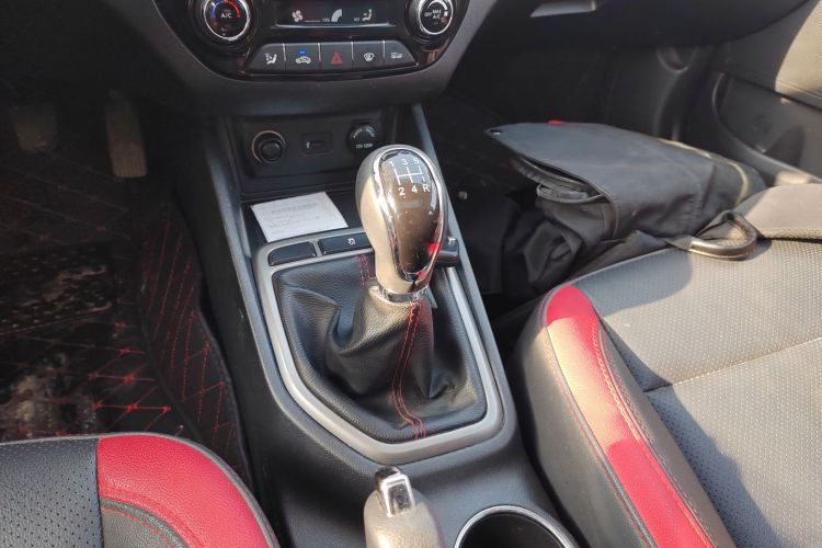 长安 逸动 2016款 XT 1.6L 手动俊酷型中控内饰18